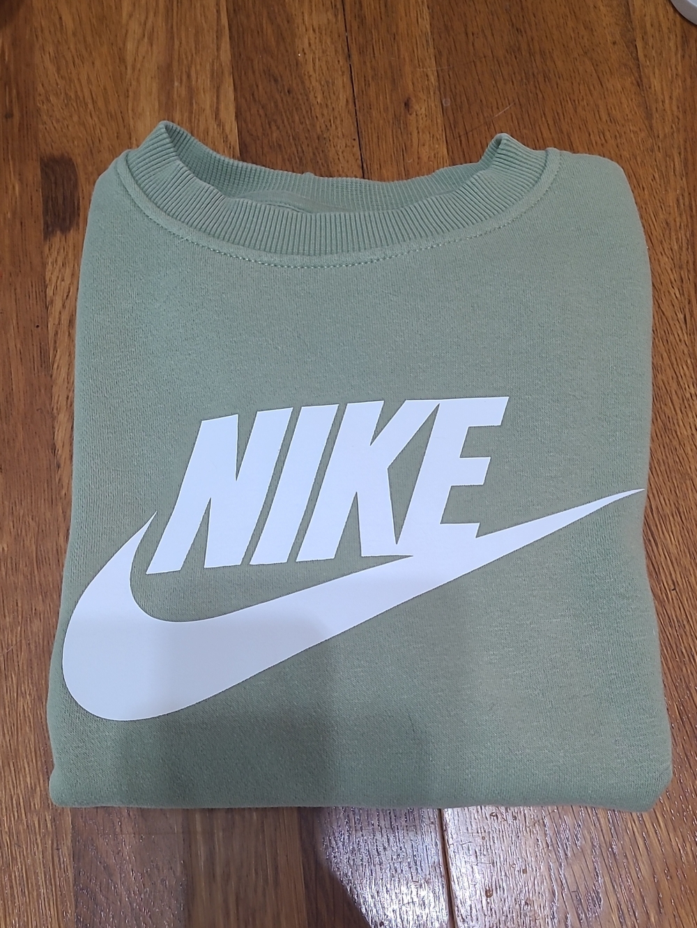 Nike Men’s Crewneck Sweatshirt in Sage Green with White Logo